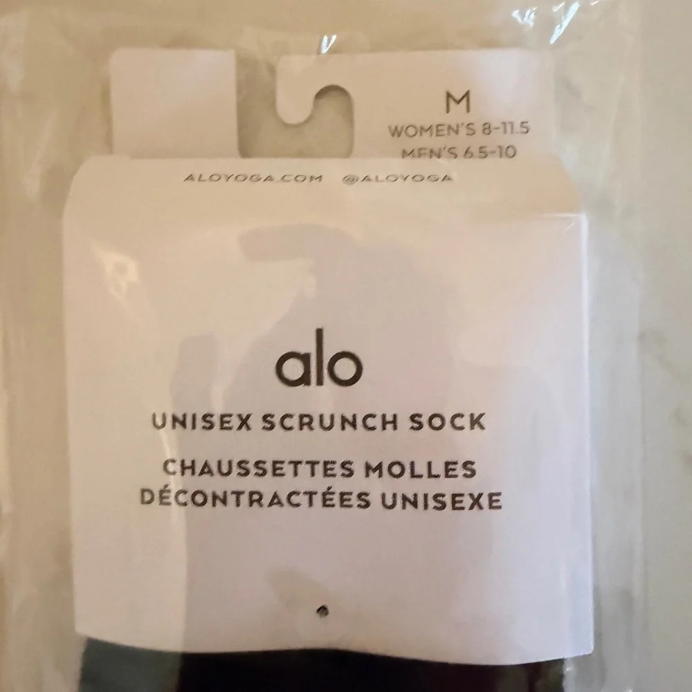 NWT Alo unisex scrunch socks in black size medium